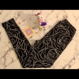 LuLaRoe Leggings - Black and White Roses